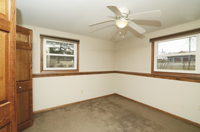 Building Photo - 1070 Center Dr