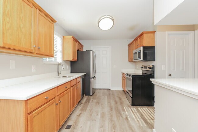 Building Photo - 712 Shandale Dr