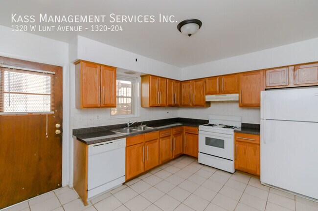 Primary Photo - 1320 W Lunt Ave