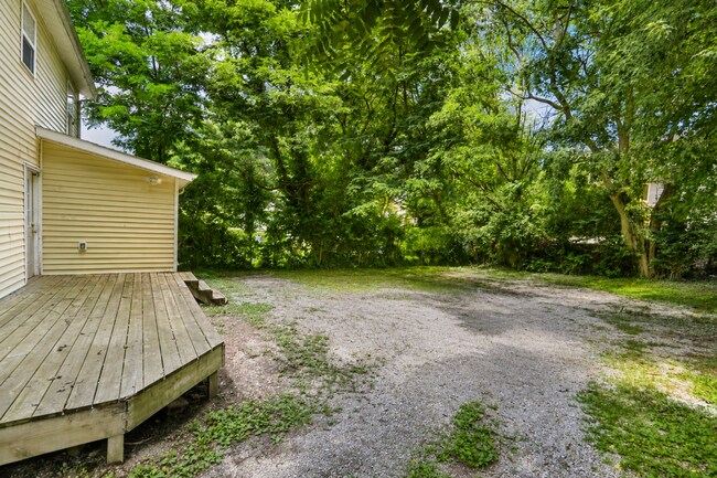 Building Photo - 633 Golfview Dr