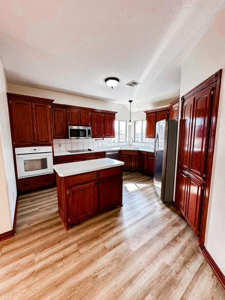 Building Photo - 1502 SW 70th St