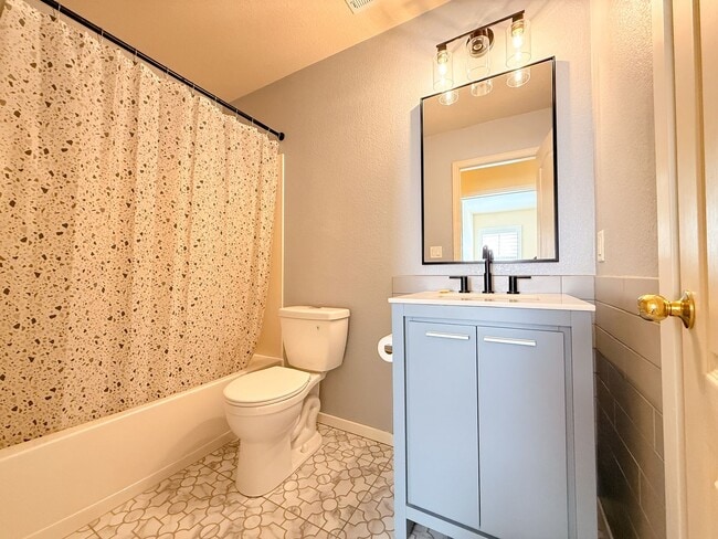 Building Photo - Spacious Home in Ventana Ranch