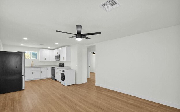 Building Photo - Newly Renovated 2 Bedroom, 1 Bath, with St...