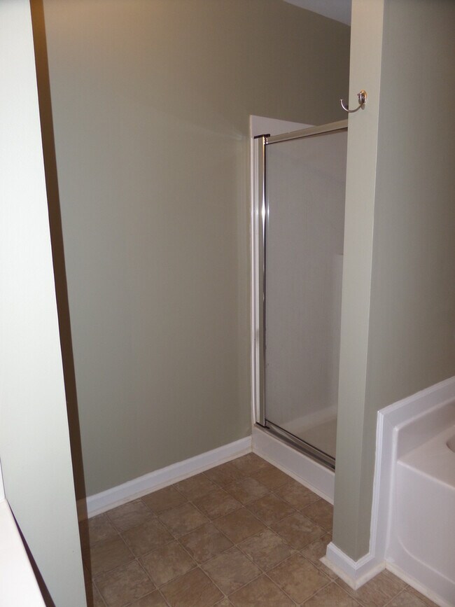Building Photo - Rare 2 bed 2.5 bath  located in Kennesaw m...