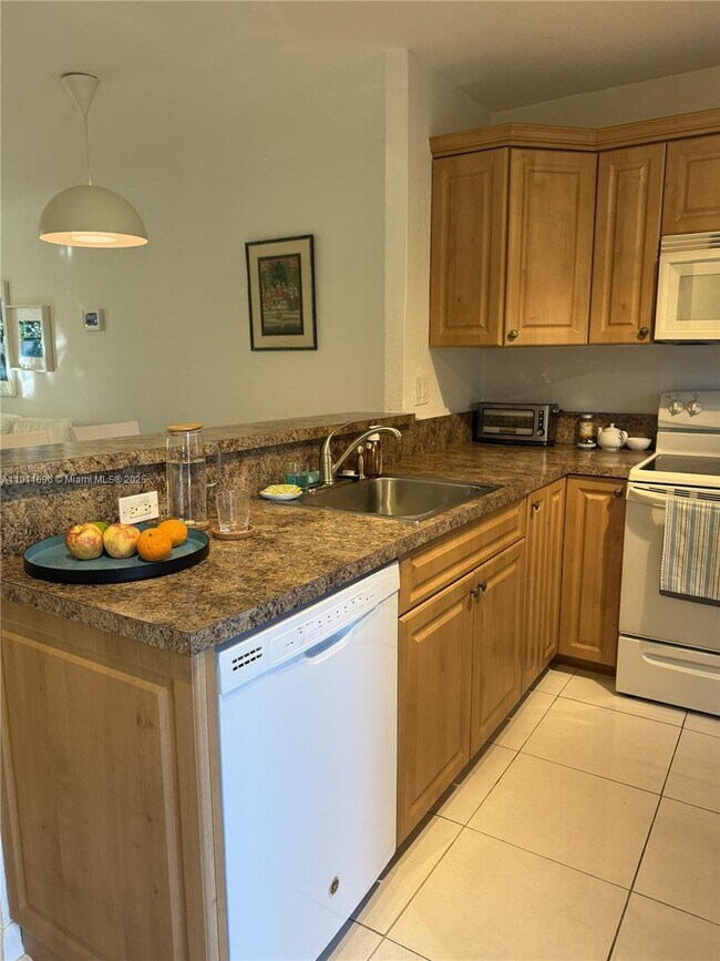 Building Photo - 5141 W Oakland Park Blvd