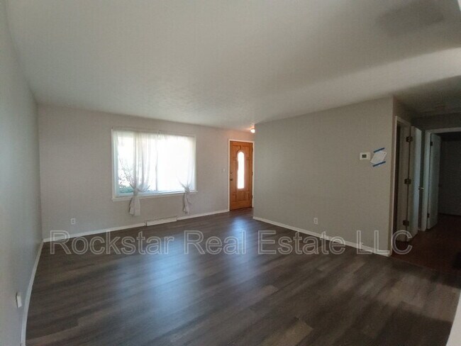 Building Photo - 6011 N Forest Blvd