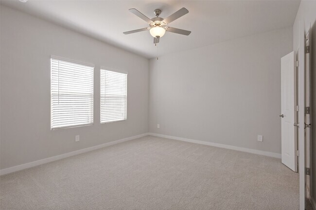 Building Photo - 6006 Alderton Dr