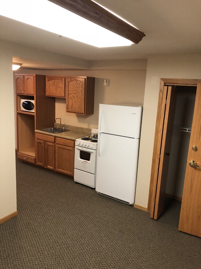 Building Photo - 150 Poppe Dr