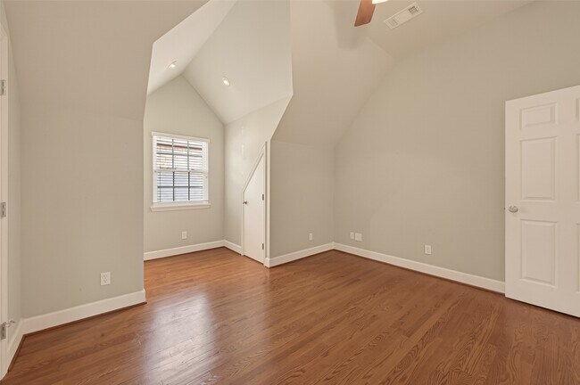 Building Photo - 2405 Southgate Blvd