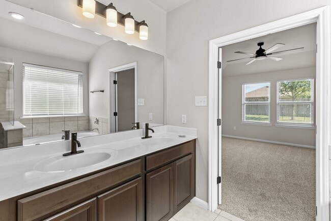 Building Photo - 2218 Levant Ln