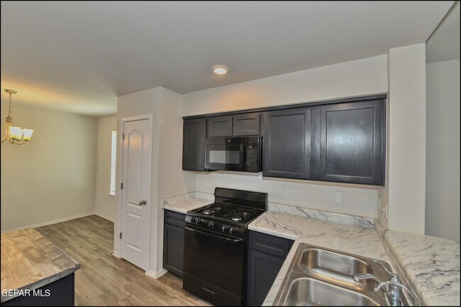 Building Photo - 952 Orangetip Dr