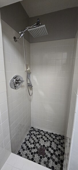 Building Photo - 5727 Loveland St