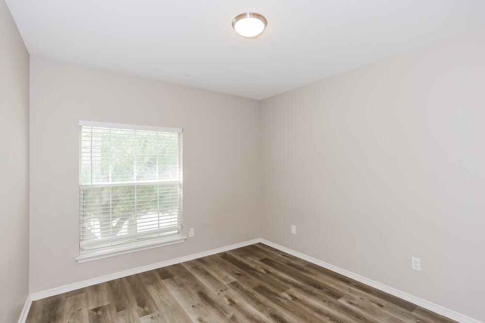 Building Photo - 950 Silver Streak Dr