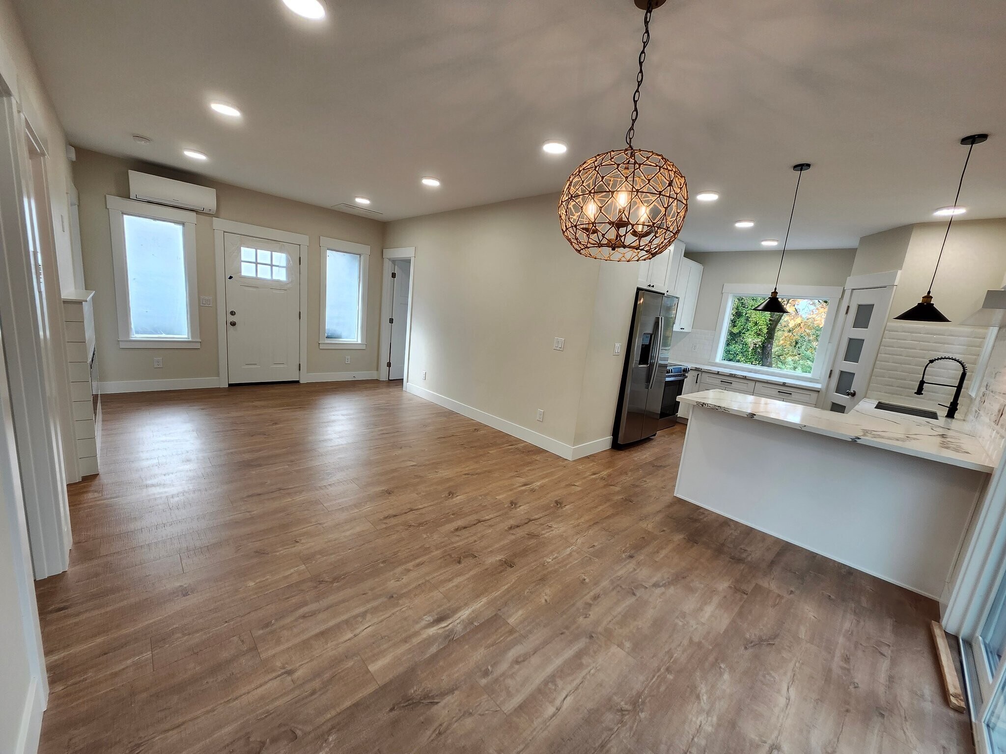 Building Photo - 4905 SE Harney Dr