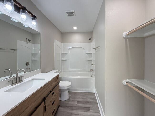 Building Photo - Newly Constructed 2/2 Townhouse in Batesville!