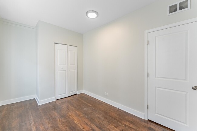Building Photo - 1121 N Leclaire Ave