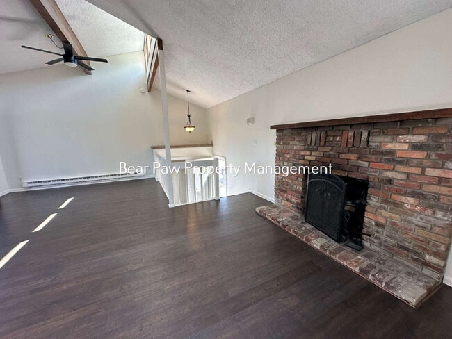 Building Photo - 30791 Hilltop Dr