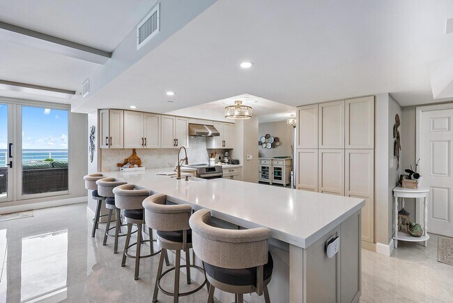 Building Photo - 176 Helios Dr