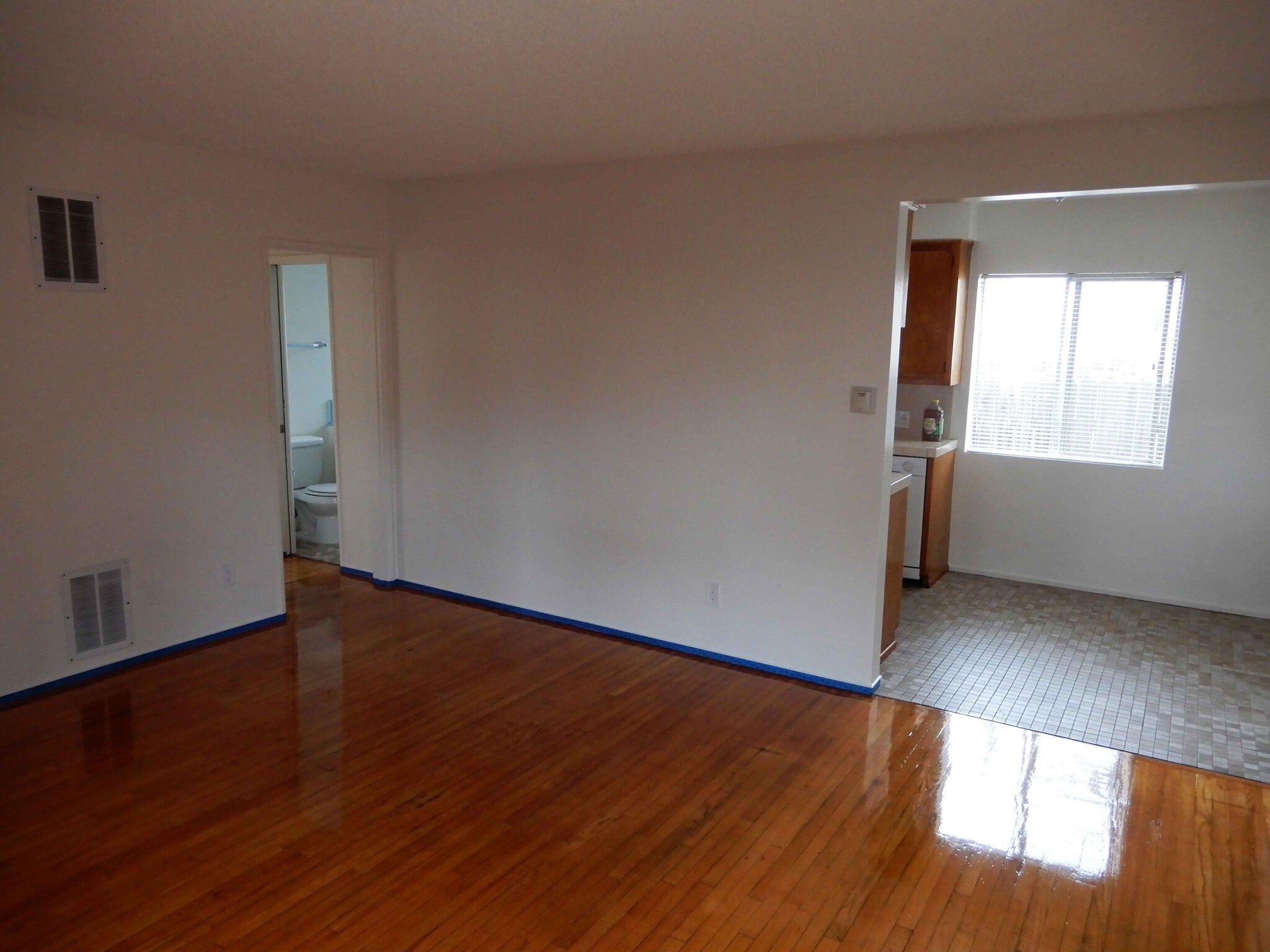 Building Photo - 5326 Lincoln Ave