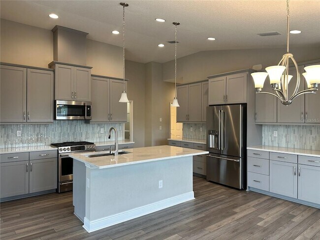 Building Photo - 12533 Oak Hill Way