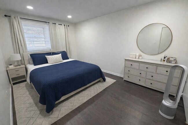 Building Photo - 1065 Hiawatha Dr