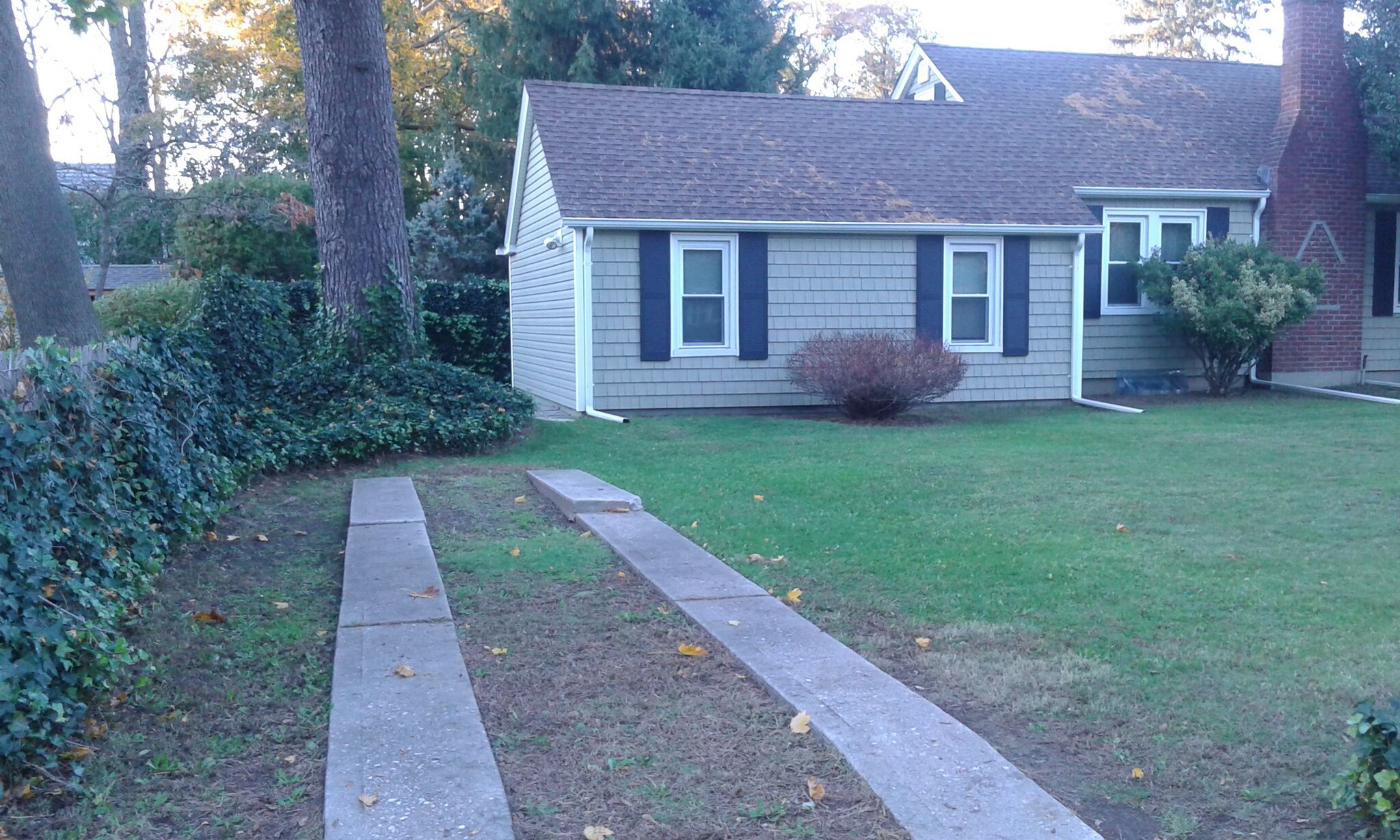 tenant driveway - 15 Ingersoll St