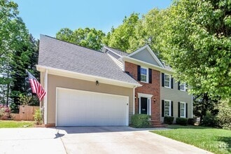 Building Photo - 3200 Oliver Dr