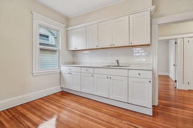 Building Photo - 1154 Anderson Ave