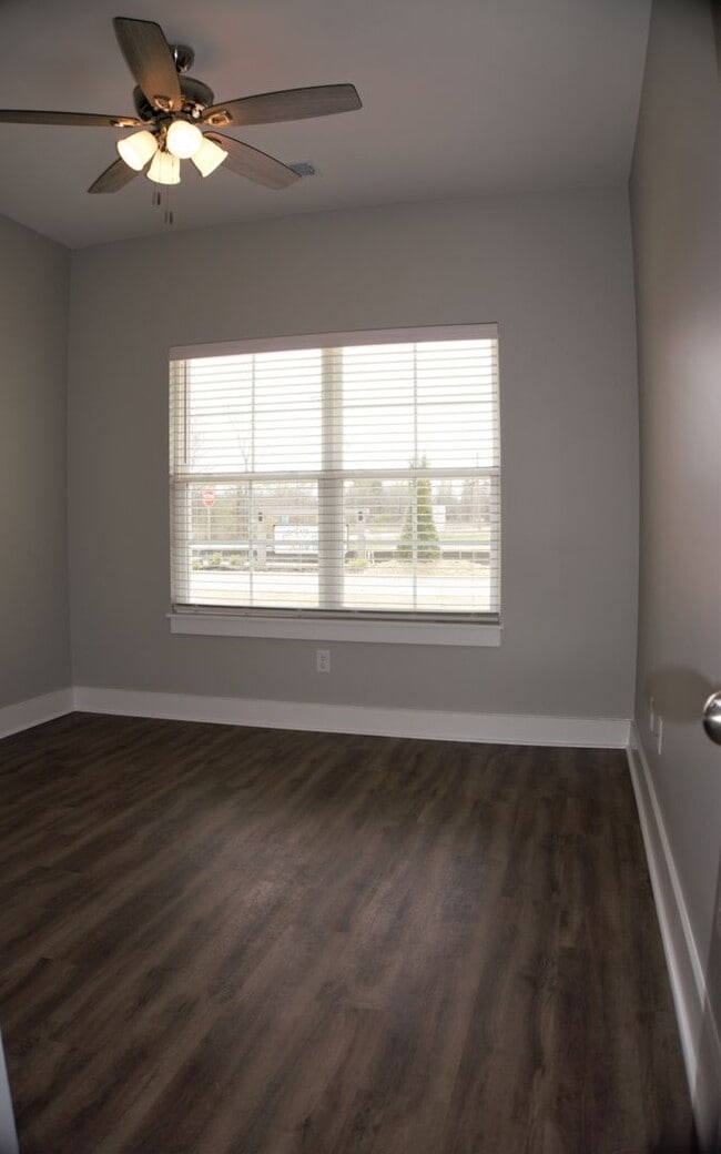 Building Photo - 3 Bedroom, 2 Bath Home in Valley View-  av...
