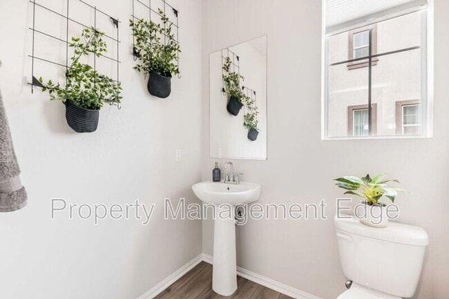 Building Photo - 40709 Melrose Dr