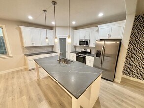 Building Photo - 374 S Willow Leaf Rd