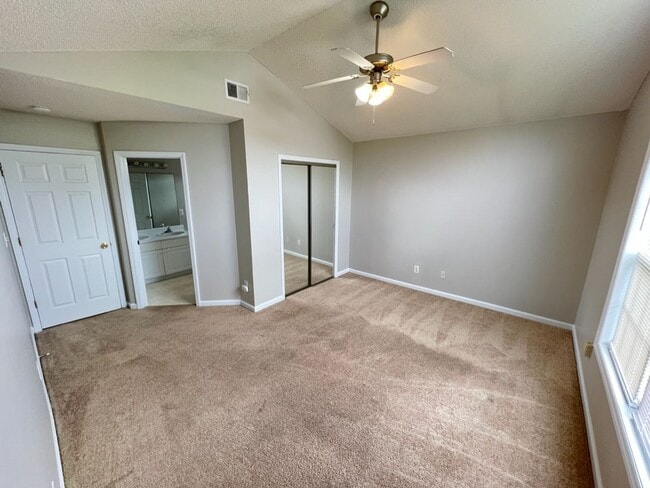 Building Photo - Large 3 bedroom home near downtown Raleigh!