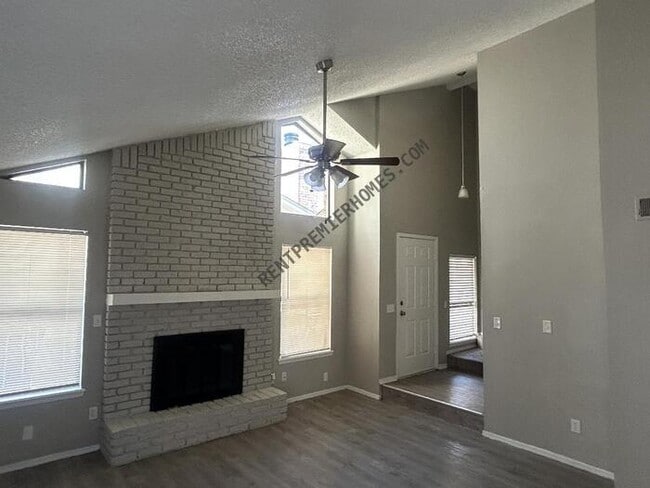 Building Photo - 12909 E 28th Pl