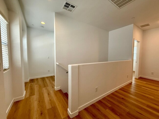 Building Photo - 4 BED, 2.5 BATH, 2 CAR-GARAGE, TWO-STORY, SINGLE FAMILY HOME FOR RENT w/ COMMUNITY POOL & SPA