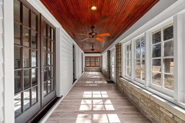 Building Photo - Charming 2+ Bedroom in Shrewsbury – Walkable Neighborhood & Pet-Friendly!