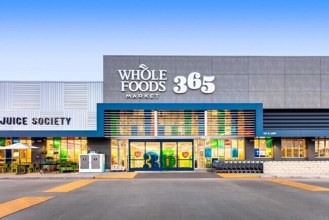 Building Photo - 3513 Omega St