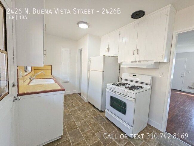 Building Photo - 2426 N Buena Vista St