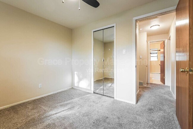 Building Photo - 7033 S Cherry St