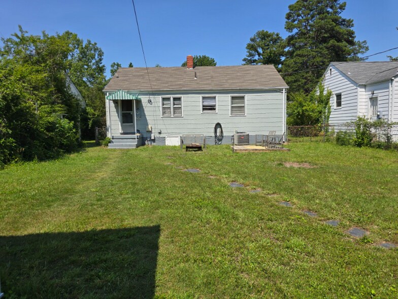 Building Photo - 6411 Stuart Ave