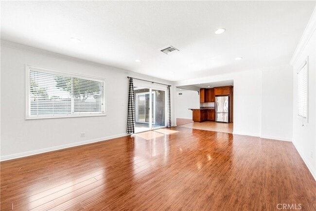 Building Photo - 5892 Meadowlark Dr