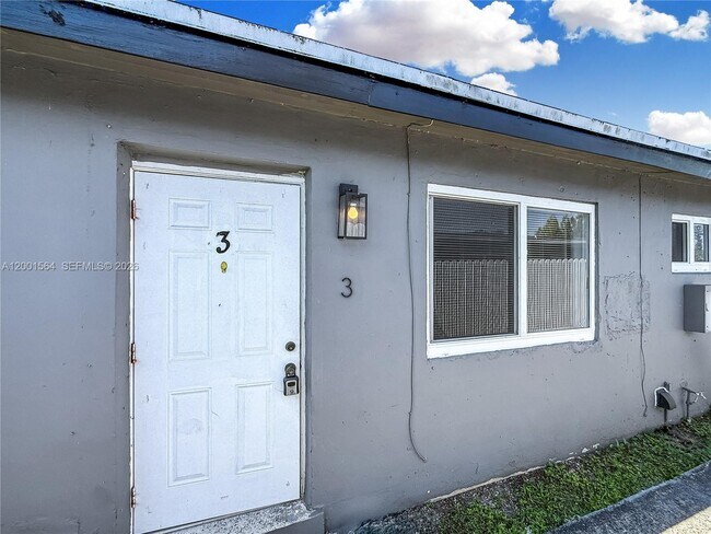 Building Photo - 2620 NW 18th Terrace