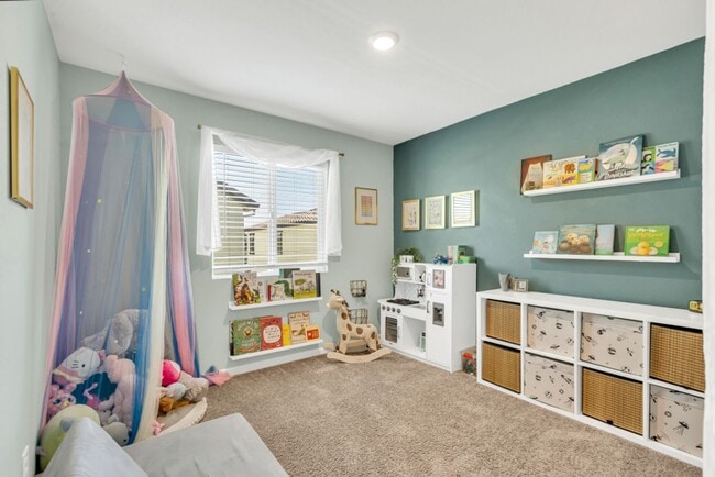 Building Photo - 4 bed / 3 bath | Upated Anatolia Home Avai...
