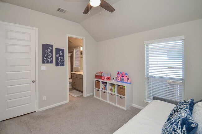 Building Photo - 30247 Gold Finch Pl