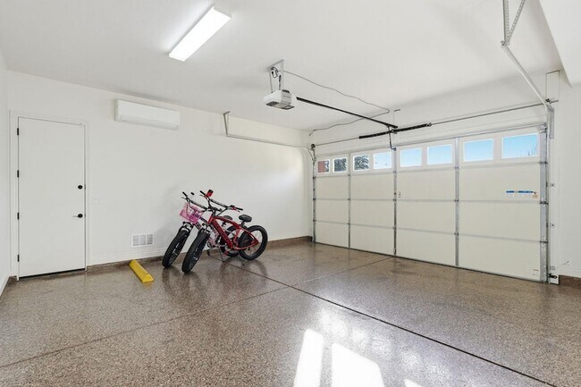 Building Photo - 10702 E Lumiere Ave