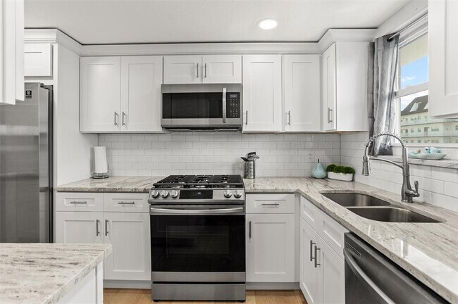 Building Photo - 5955 30th Ave S