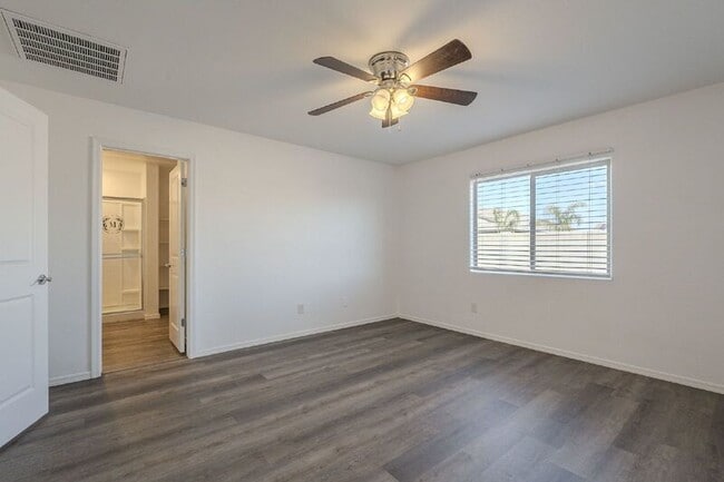 Building Photo - 1536 E Demain Dr