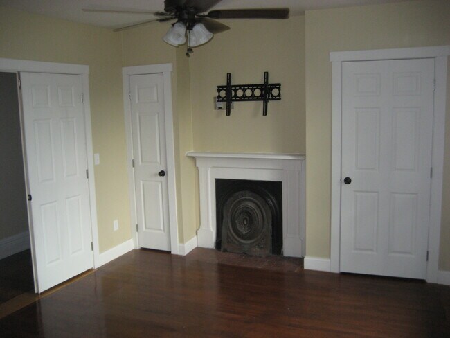 Building Photo - 230 S Dodge St