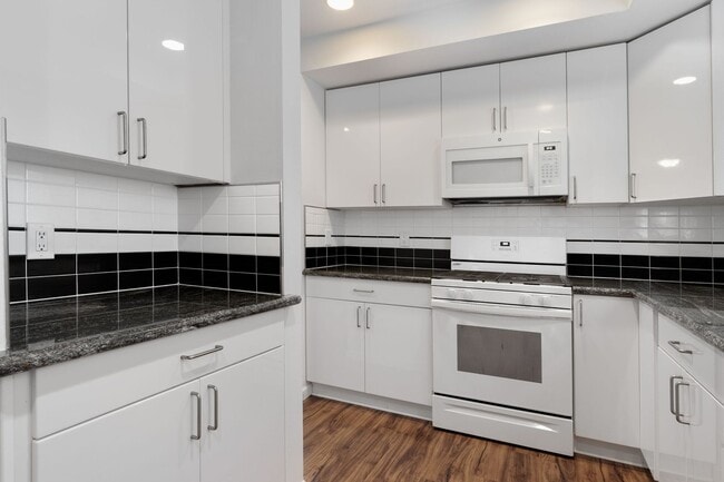 Building Photo - Large Capitol Hill House- Prime Location
