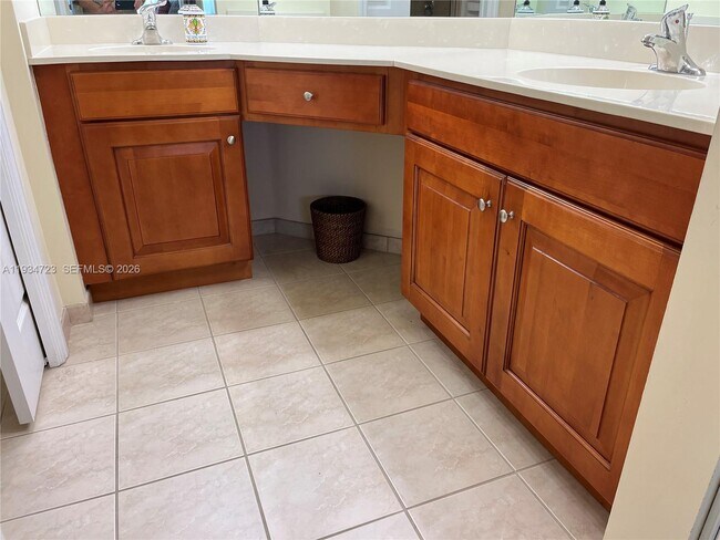 Building Photo - 3500 Oaks Clubhouse Dr