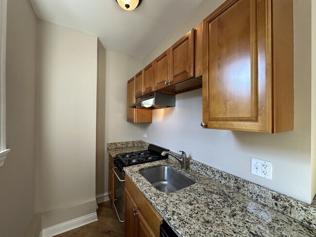 Building Photo - 901 Green Bay Rd